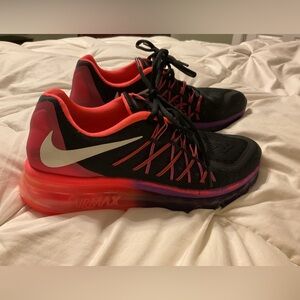 Ladies Nike Airmax tennis shoes